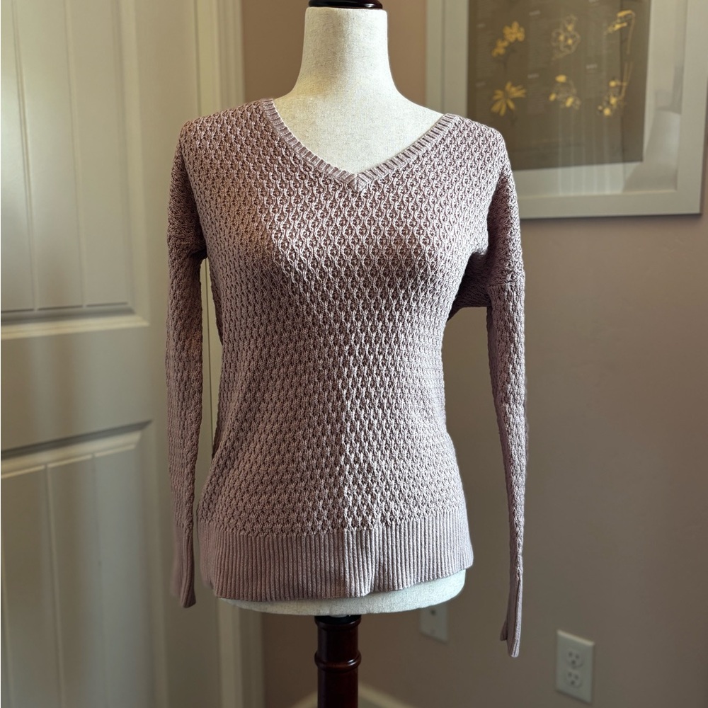 American Eagle Outfitters V-Neck Sweater - Dusty Pink Lavender